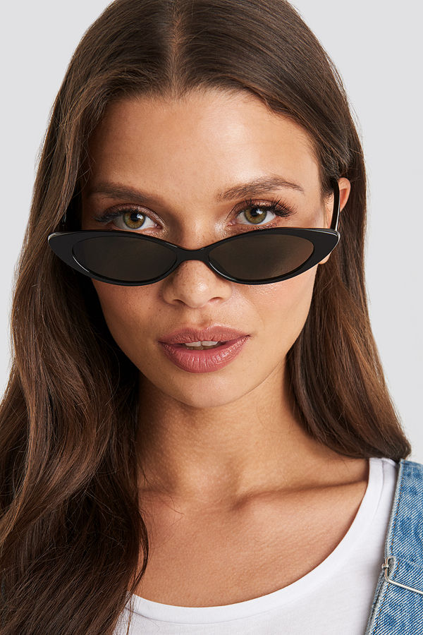Julia Wieniawa x NA-KD Slim Eye Cat Sunglasses svart