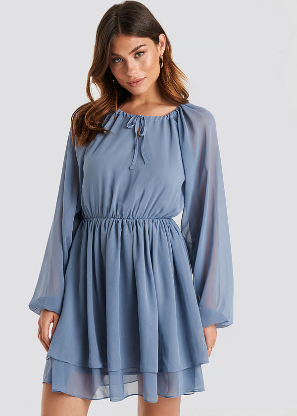 NA-KD Flounce Chiffon Dress blå