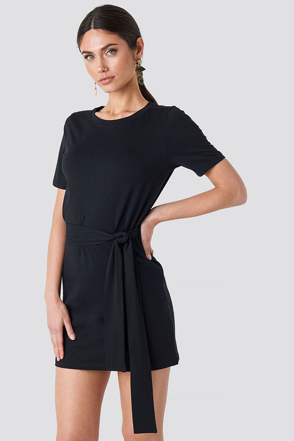 NA-KD Tie Waist T-shirt Dress svart