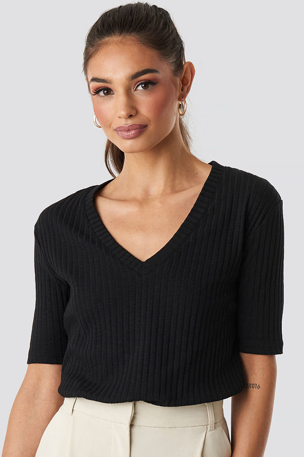 NA-KD Trend Light Knit V Front Sweater svart