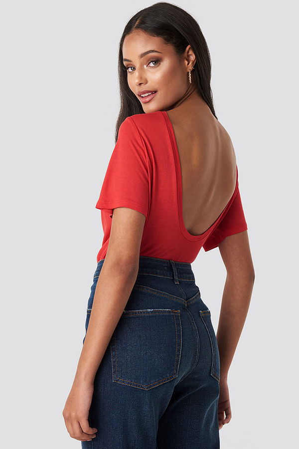 NA-KD Viscose Deep Back Tee röd