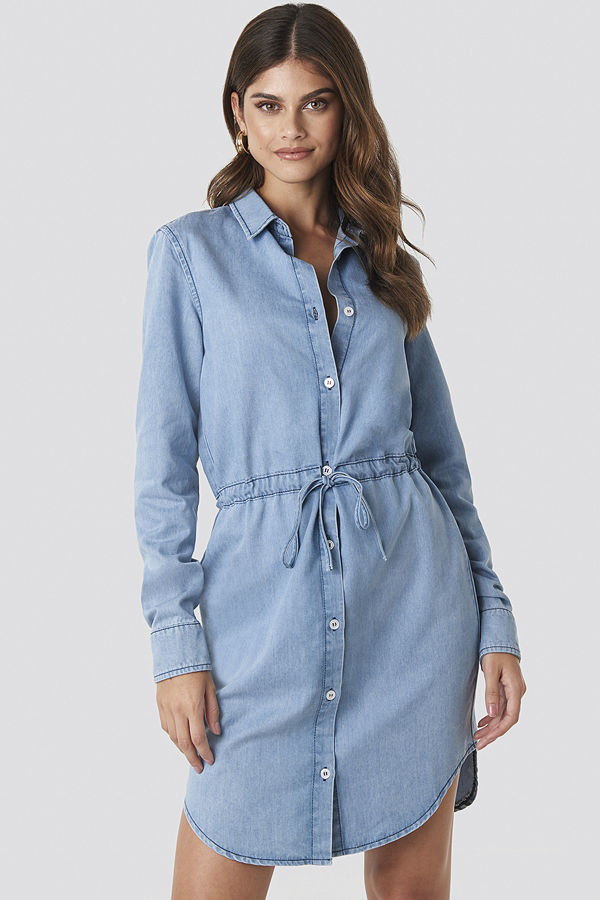 Hannalicious x NA-KD Tied Waist Denim Shirt Dress blå