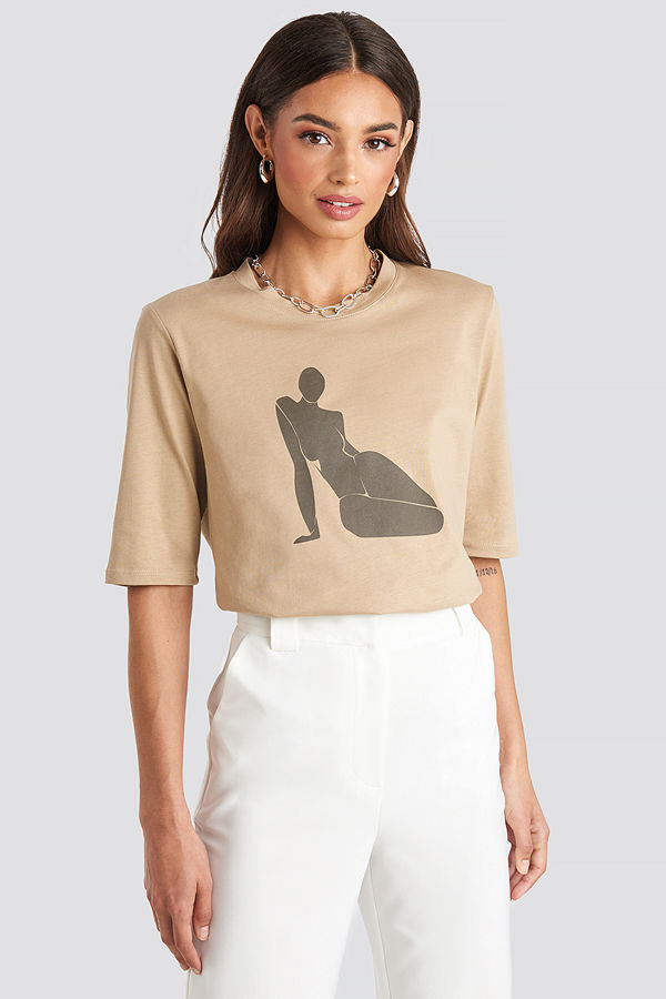 Josefine Simone x NA-KD Printed Body Tee beige