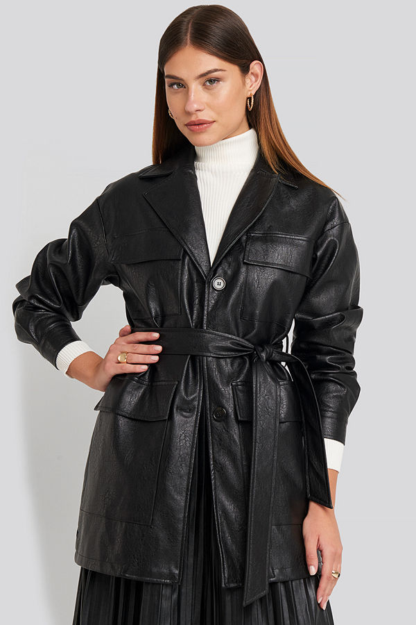 NA-KD Trend Power Shoulder Pu Jacket svart