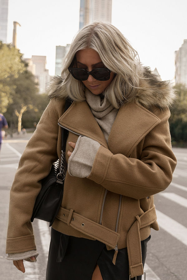 Hannalicious x NA-KD Faux Fur Collar Biker Jacket beige