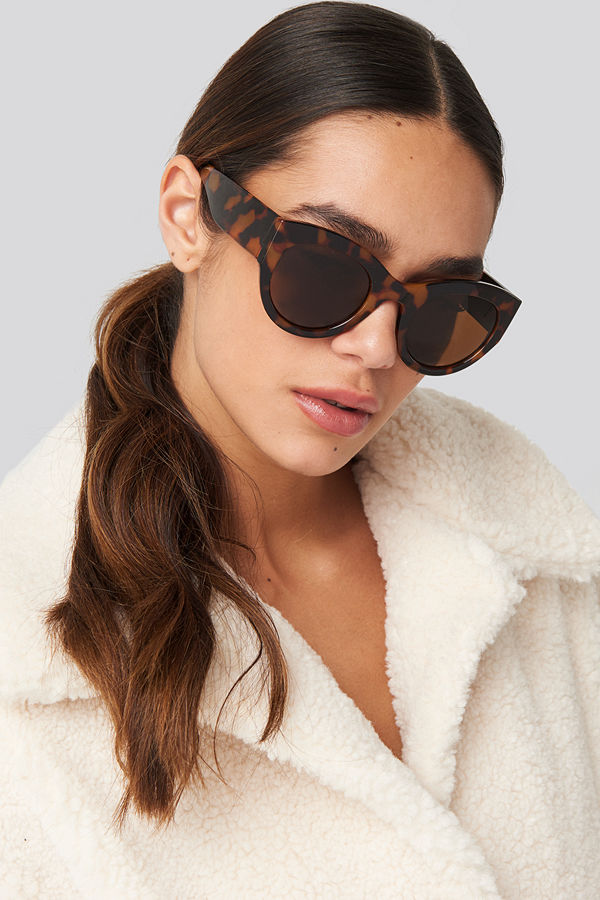 NA-KD Accessories Wide Temple Cateye Sunglasses svart brun beige