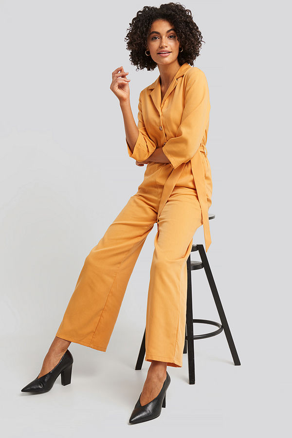 NA-KD Wide Leg Buttoned Jumpsuit gul