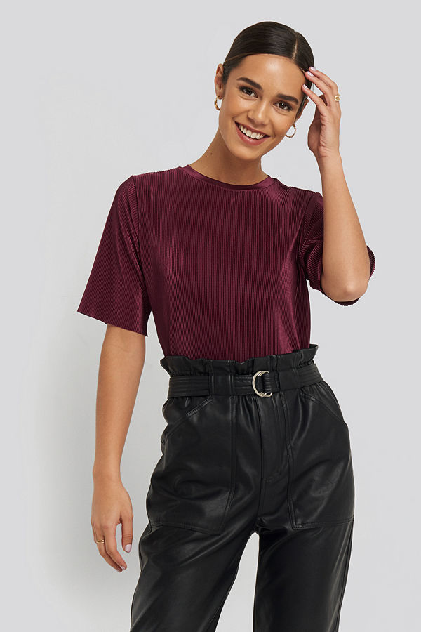 NA-KD Party Pleated Short Sleeve Top röd