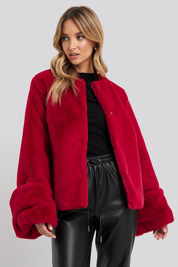 NA-KD Cropped Faux Fur Jacket röd