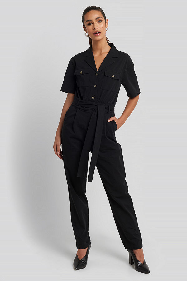 NA-KD Belted Cargo Short Sleeve Jumpsuit svart
