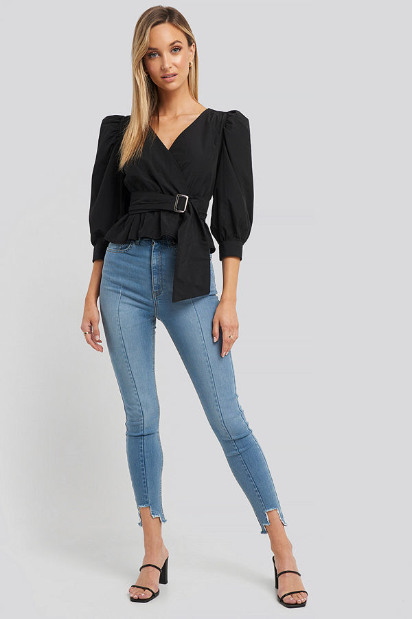 NA-KD Super High Waist Asymmetrical Hem Jeans blå