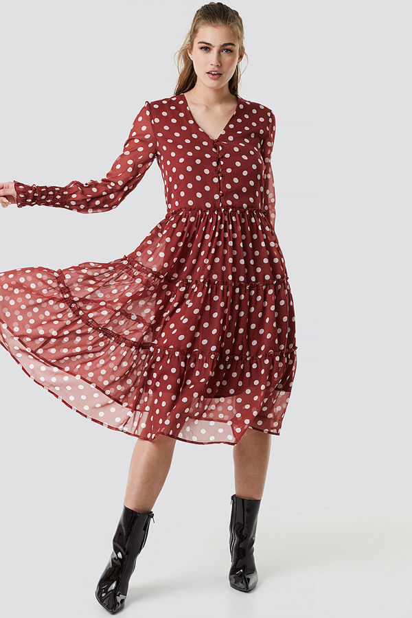 NA-KD Boho Buttoned Neck Chiffon Ruffle Dress röd