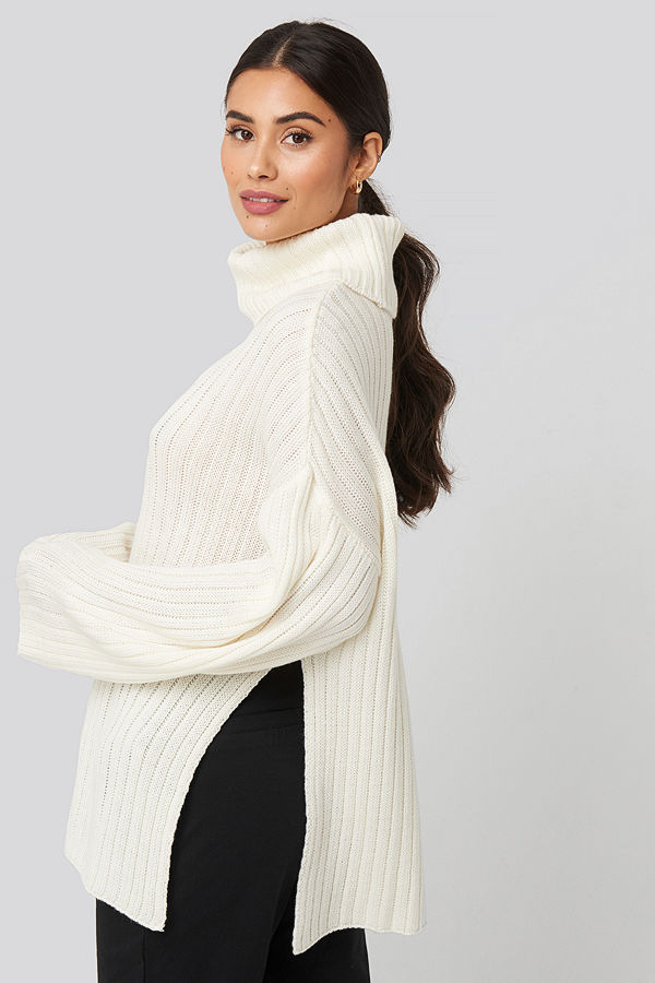 Dilara x NA-KD Side Slit Oversized Knitted Sweater vit