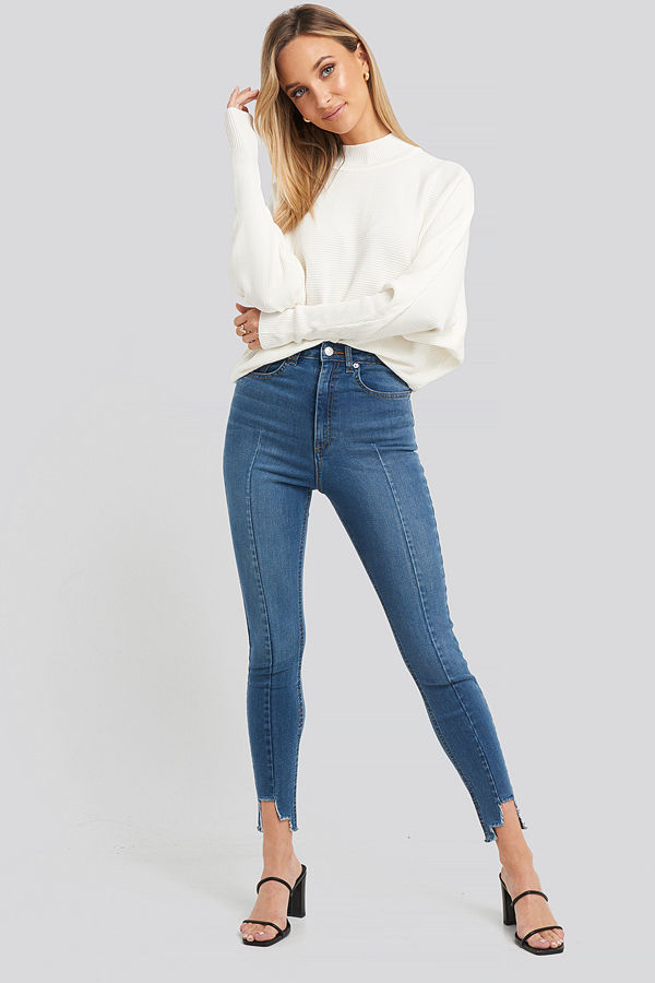 NA-KD Super High Waist Asymmetrical Hem Jeans blå