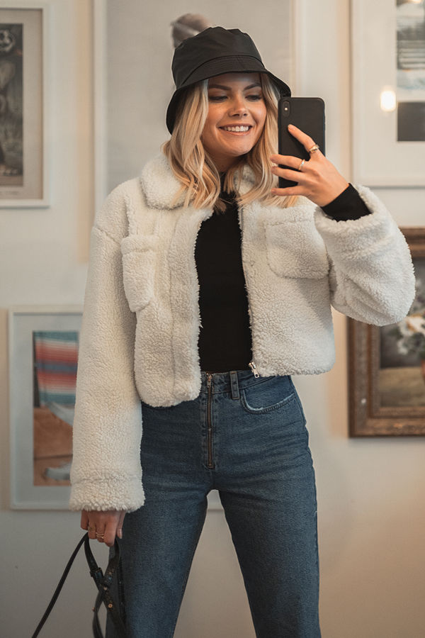 Romy x NA-KD Teddy Front Pocket Jacket vit