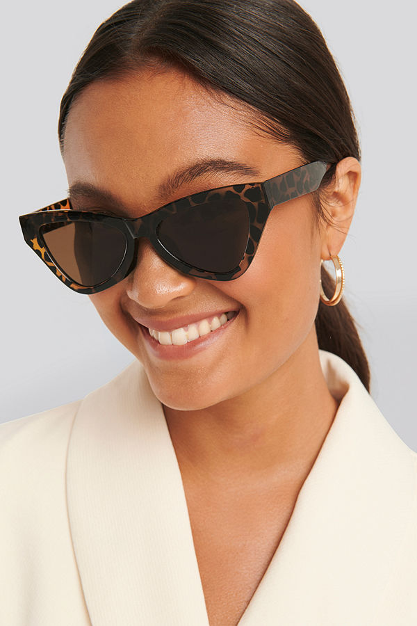 NA-KD Accessories Sharp Triangular Cateye Sunglasses brun