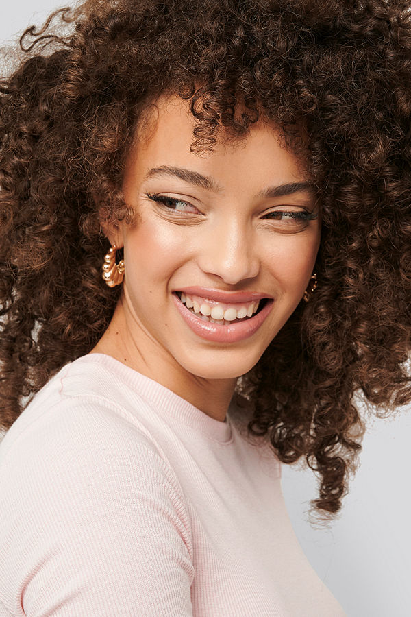 NA-KD Accessories smycke Dropping Hoop Earrings guld