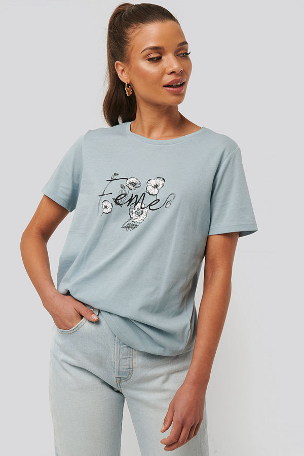 NA-KD Feme Print Basic Tee blå