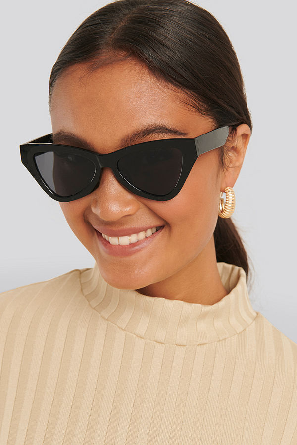 NA-KD Accessories Sharp Triangular Cateye Sunglasses svart