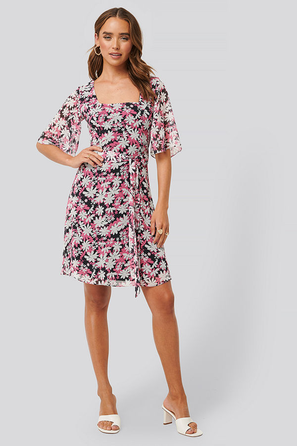 Trendyol Klänning Med Blommönster multicolor