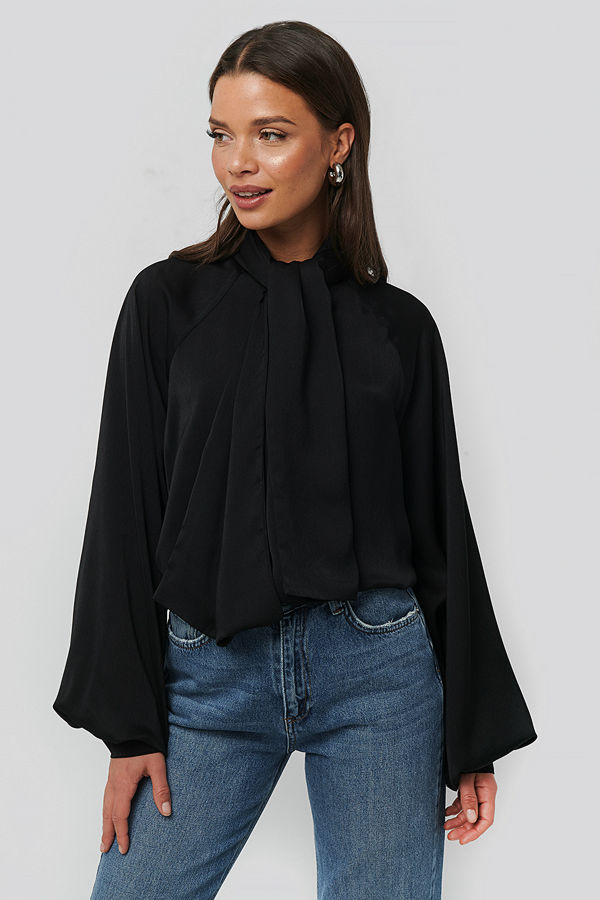 NA-KD Classic Blus Med Scarfdetaljer svart