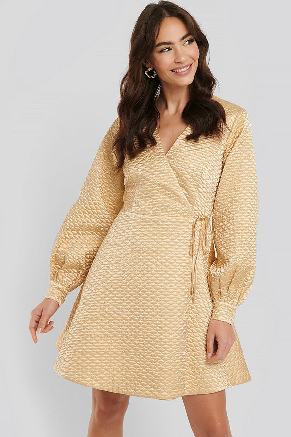 NA-KD Trend Quilted Overlap Satin Dress beige