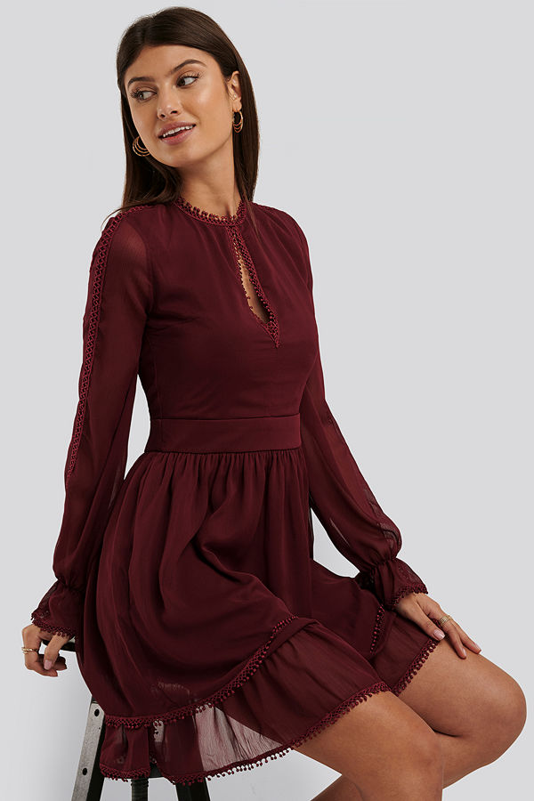 Trendyol Miniklänning Med Spetsdetalj burgundy