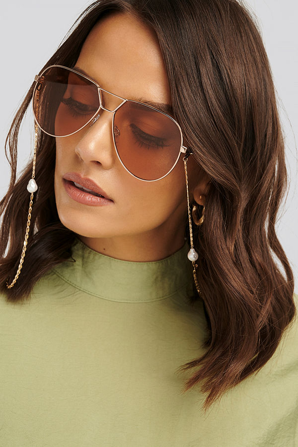 NA-KD Accessories Pearl Sunglass Chain guld