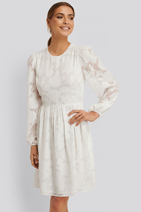 NA KD Boho Flowy Flower Applique Dress vit Klänningar NA KD Boho Klänning vit Klänningar online Modegallerian