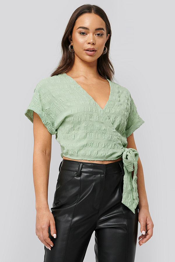 NA-KD Structured Overlap Blouse grön