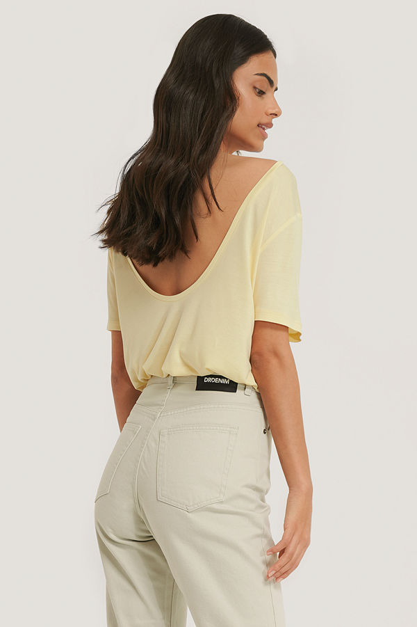 NA-KD Viscose Deep Back Tee gul