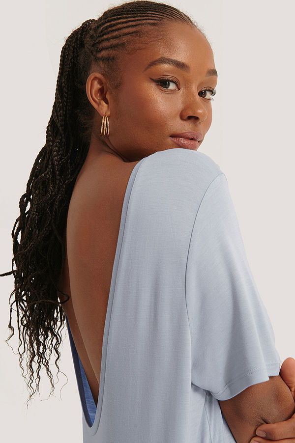 NA-KD Viscose Deep Back Tee blå