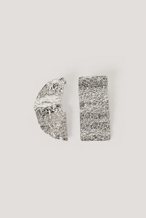 NA-KD Accessories smycke Hamrade Asymmetriska Örhängen silver