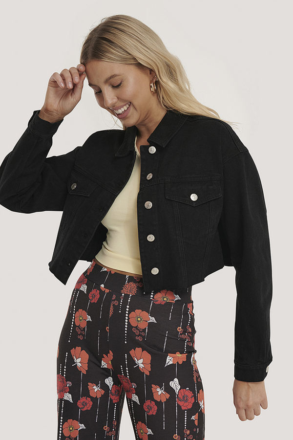 NA KD Denimjacka Med Rå Fåll svart Modegallerian NA KD Trend Denimjacka svart Modegallerian