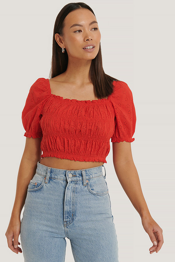 NA-KD Boho Croppad Topp I Anglaise Med Struktur röd