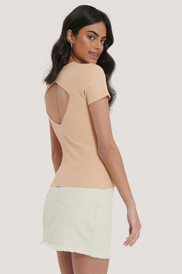 NA-KD Trend Ribbad Topp Med Utskurna Partier beige