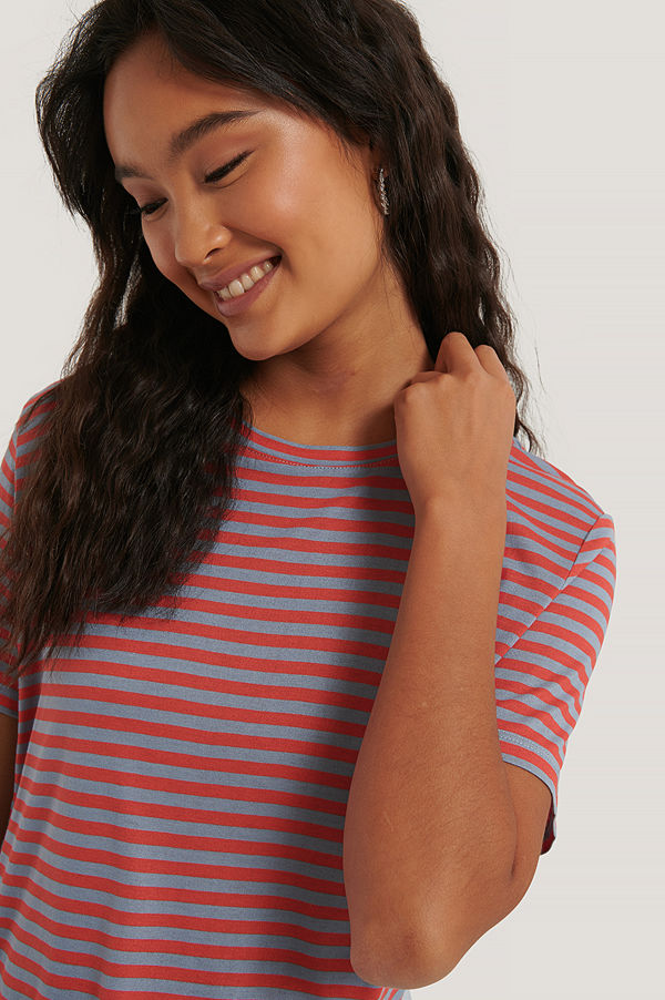 NA-KD Basic Striped Viscose Tee röd blå