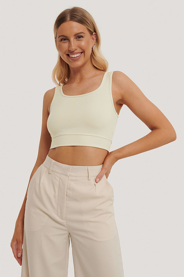 Emilie Malou x NA-KD Topp beige