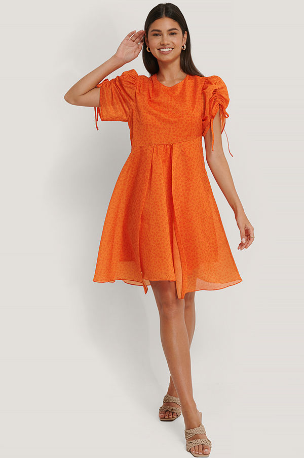 NA-KD Trend Organzaklänning Med Puffärmar orange