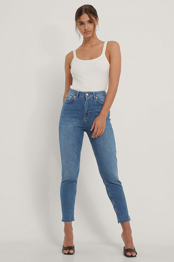 NA-KD Reborn Mom-Jeans Med Rå Kant blå