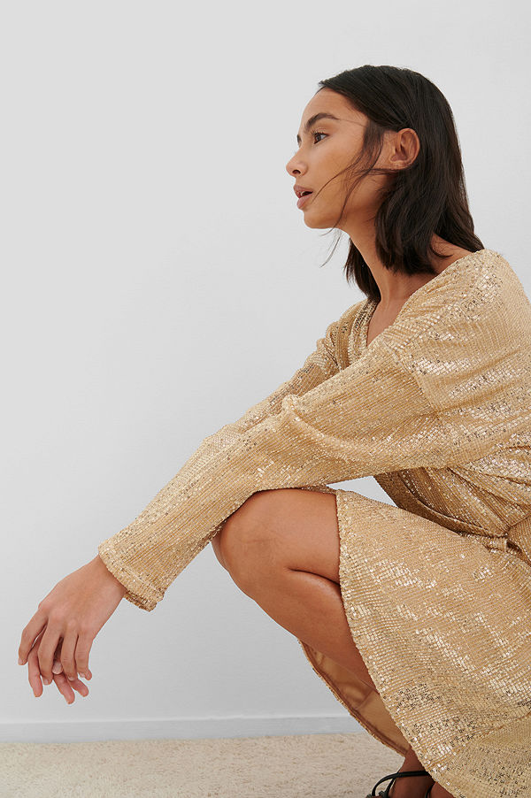 NA-KD Party Overlap Sequin Mini Dress guld