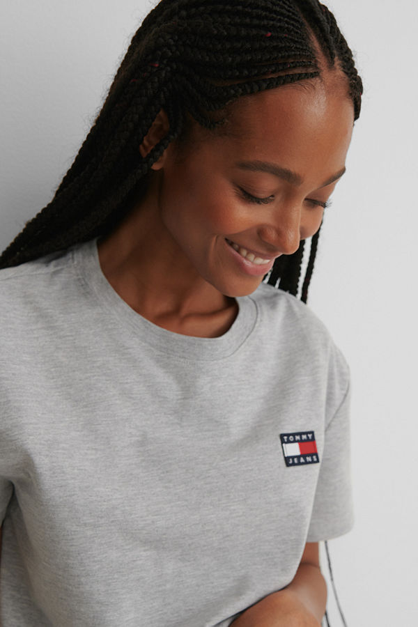 Tommy Jeans Tommy Badge T-Shirt grå