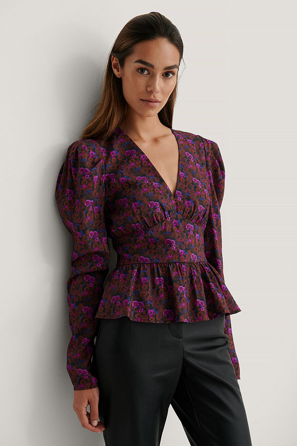 NA-KD Blus Med Detaljer I Midjan flower