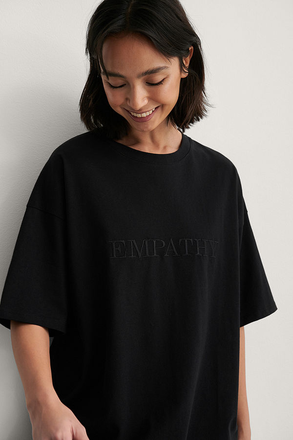 NA-KD Trend Ekologisk Boxig T-shirt Med Vbroderidetalj svart