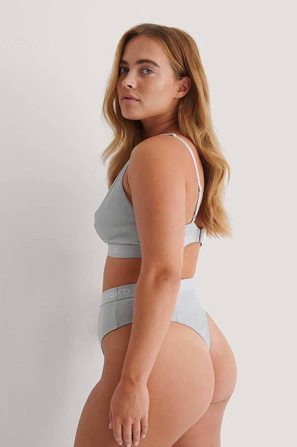 Hunkemöller x NA-KD String grå