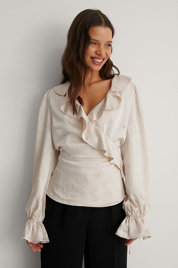 NA-KD Party Omlottblus I Satin Med Rysch beige