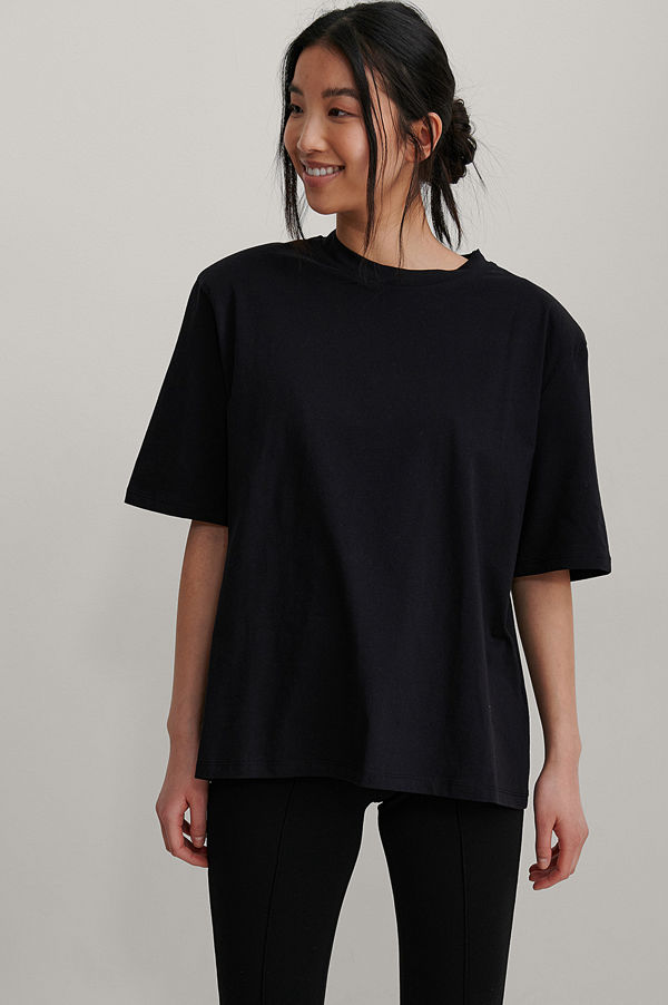 NA-KD Trend Ekologisk Boxig T-shirt Med Axelvaddar svart