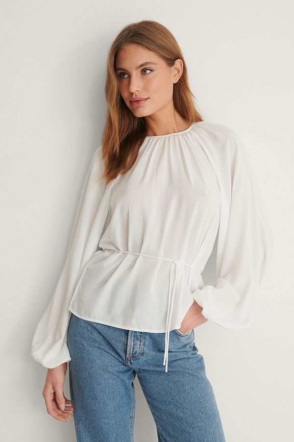 NA-KD Reborn Blus Med Rund Hals vit
