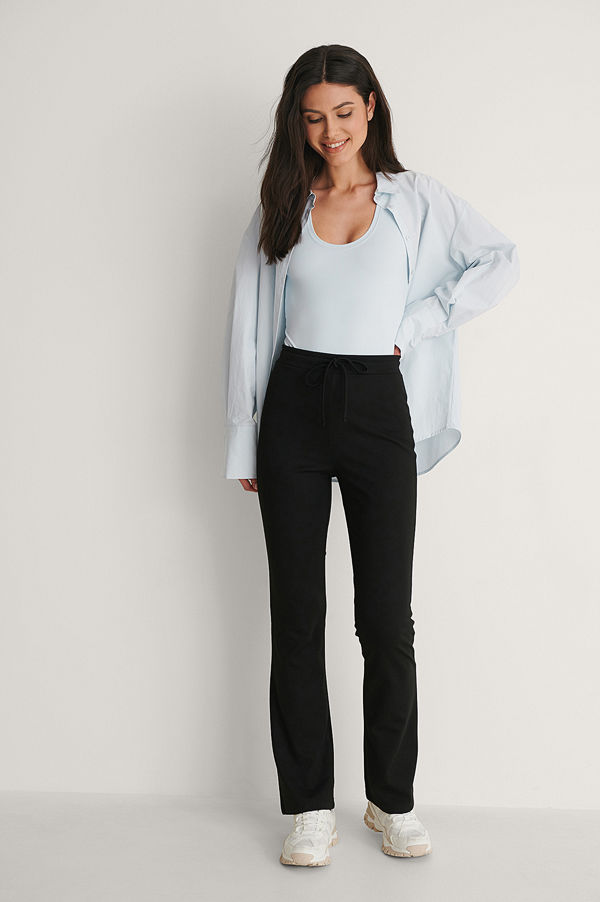 NA-KD Bootcut Byxor Med Dragskodetalj svart svarta