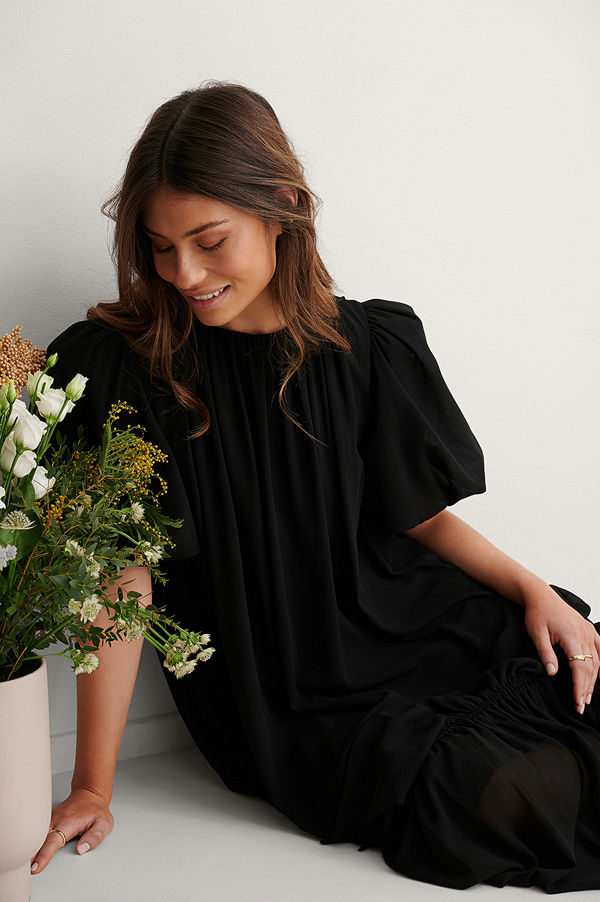 NA-KD Trend Big Puff Sleeve Chiffon Dress svart